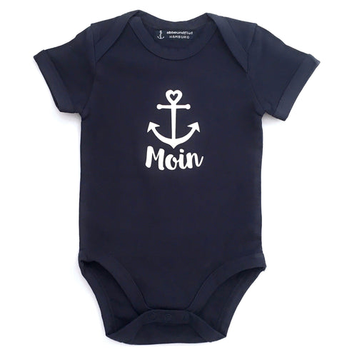 Tolles Geschenk zur Geburt: Maritimer Baby-Body „Moin mit Anker“ - MOPO-Shop