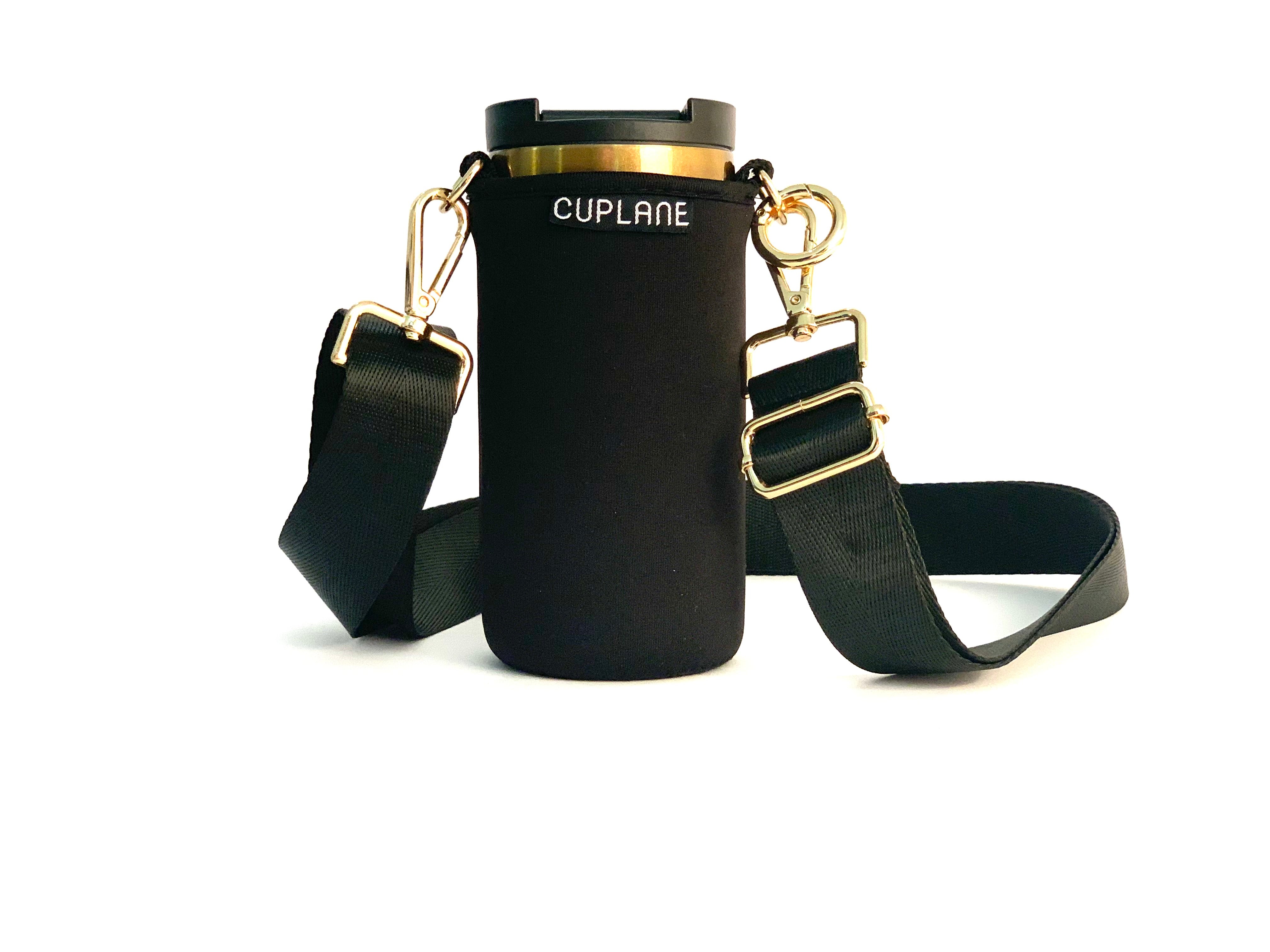 CUPLANE – To Go Becher im Cupholder zum Umhängen in all black – MOPO-Shop