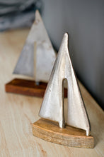 Lade das Bild in den Galerie-Viewer, Maritime Deko: Segelboot mit Eisenrumpf oder auf Mangoholz - MOPO-Shop
