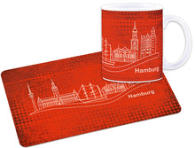Lade das Bild in den Galerie-Viewer, Hamburg Frühstücks-Brettchen oder Becher Skyline und Letters - MOPO-Shop