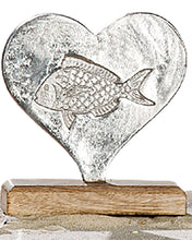Lade das Bild in den Galerie-Viewer, Maritimes Alu-Herz auf Mangoholz - Segelboot, Fisch oder Anker - MOPO-Shop