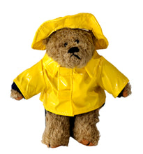 Lade das Bild in den Galerie-Viewer, Echter Norddeutscher Teddy in typischem Ölzeug oder Friesennerz - MOPO-Shop