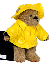 Lade das Bild in den Galerie-Viewer, Echter Norddeutscher Teddy in typischem Ölzeug oder Friesennerz - MOPO-Shop
