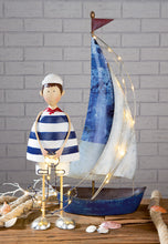 Lade das Bild in den Galerie-Viewer, LED-Metall-Figur Matrose Fiete mit Anker
