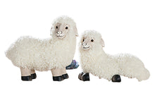 Lade das Bild in den Galerie-Viewer, Wie frisch vom Elbdeich: Schaf „Hilde&quot; - liegend oder stehend - MOPO-Shop
