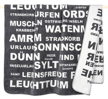 Lade das Bild in den Galerie-Viewer, Flauschige Typo-Kuschel-Decke „Nordsee“ oder „Hamburg“ - MOPO-Shop
