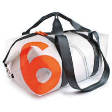 Lade das Bild in den Galerie-Viewer, Leichte XL-Sport- und Reisetasche von 360° &quot;Kutter&quot; XL in weiß mit oranger Zahl
