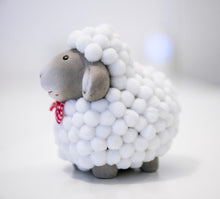 Lade das Bild in den Galerie-Viewer, Niedliches Pompon-Schaf - MOPO-Shop
